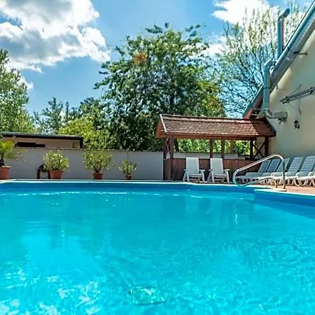 Apart-hotel Pater And 4*